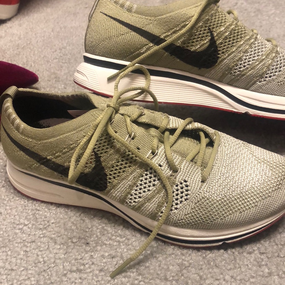 Barely worn flyknit Nike SZ 6.5 (men’s)